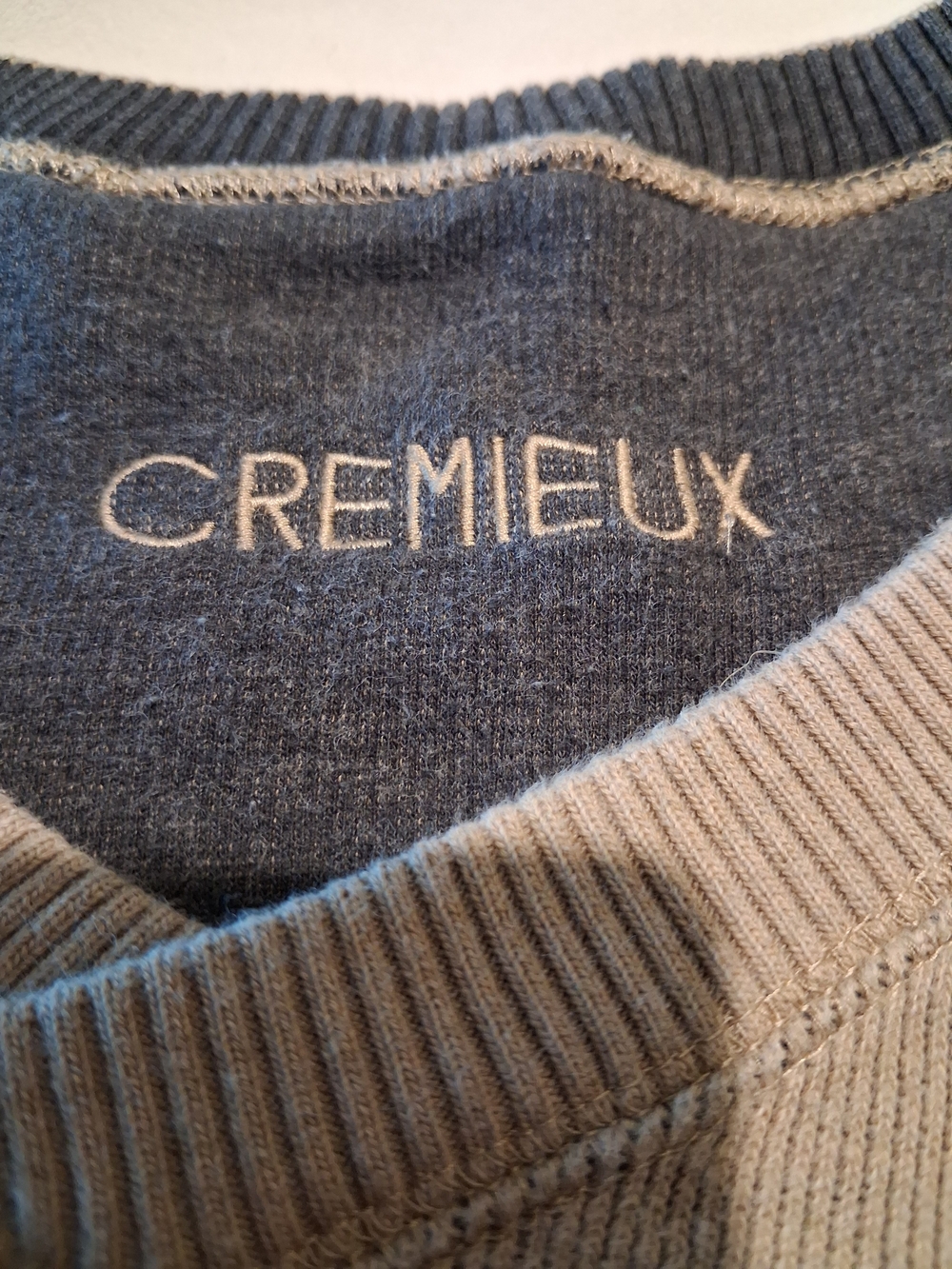 Daniel Cremieux Men's V-Neck Sweater in Light Beige - Picture 3 of 3